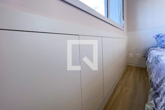 Apartamento mobiliado em Indianópolis, 2 quartos, academia e churrasqueira no condomínio. Ideal para comprar. — Suíte