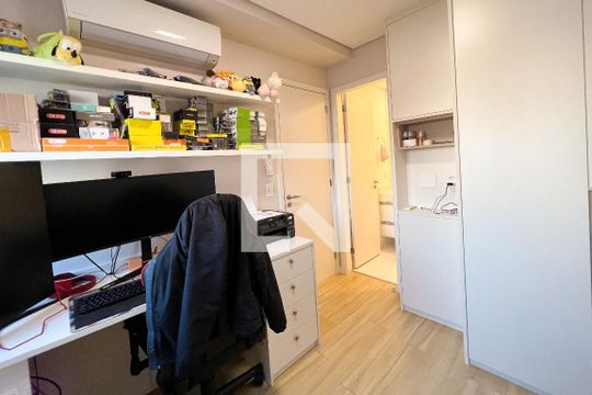 Apartamento mobiliado em Indianópolis, 2 quartos, academia e churrasqueira no condomínio. Ideal para comprar. — Quarto