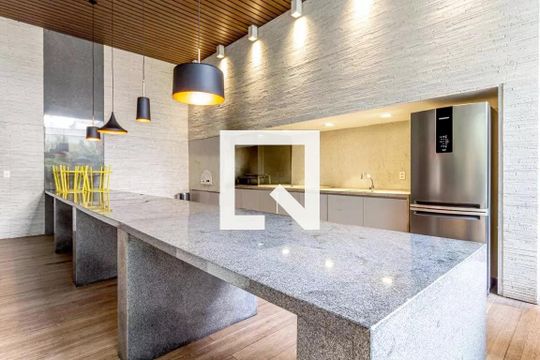 Apartamento mobiliado em Indianópolis, 2 quartos, academia e churrasqueira no condomínio. Ideal para comprar. — Espaço Gourmet
