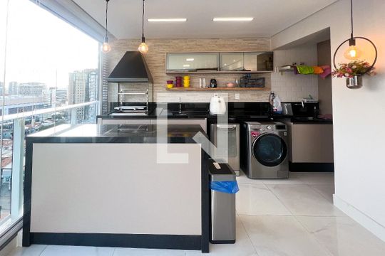 Apartamento mobiliado em Indianópolis, 2 quartos, academia e churrasqueira no condomínio. Ideal para comprar. — Varanda