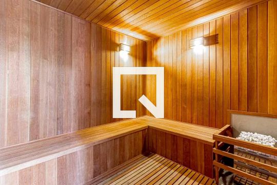 Apartamento mobiliado em Indianópolis, 2 quartos, academia e churrasqueira no condomínio. Ideal para comprar. — Sauna