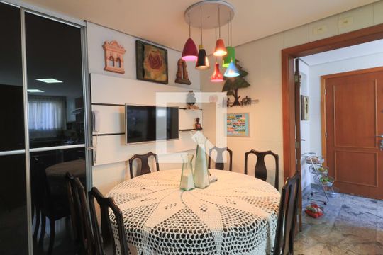 Apartamento mobiliado com 3 quartos, closet e varanda. Excelente oportunidade de compra! — Cozinha