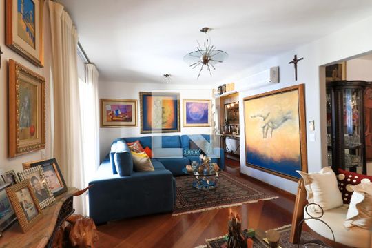 Apartamento mobiliado com 3 quartos, closet e varanda. Excelente oportunidade de compra! — Sala