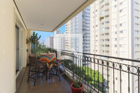 Apartamento mobiliado com 3 quartos, closet e varanda. Excelente oportunidade de compra! — Varanda da Sala