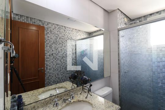 Apartamento mobiliado com 3 quartos, closet e varanda. Excelente oportunidade de compra! — Banheiro da Suíte 3