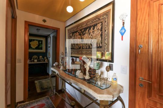 Apartamento mobiliado com 3 quartos, closet e varanda. Excelente oportunidade de compra! — Corredor