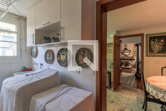 Apartamento mobiliado com 3 quartos, closet e varanda. Excelente oportunidade de compra! — Área de Serviço