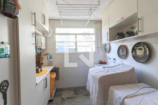 Apartamento mobiliado com 3 quartos, closet e varanda. Excelente oportunidade de compra! — Área de Serviço