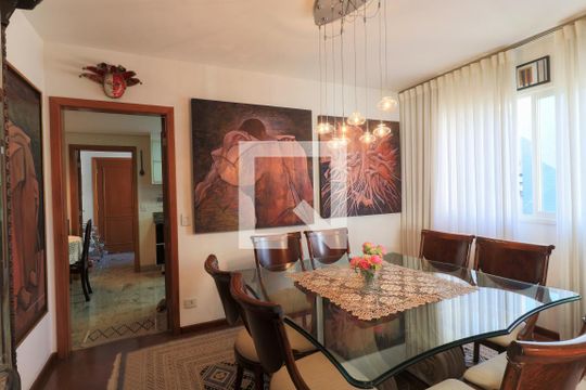 Apartamento mobiliado com 3 quartos, closet e varanda. Excelente oportunidade de compra! — Sala de Jantar