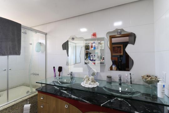Apartamento mobiliado com 3 quartos, closet e varanda. Excelente oportunidade de compra! — Banheiro da Suíte 1