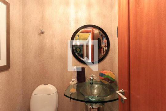 Apartamento mobiliado com 3 quartos, closet e varanda. Excelente oportunidade de compra! — Lavabo
