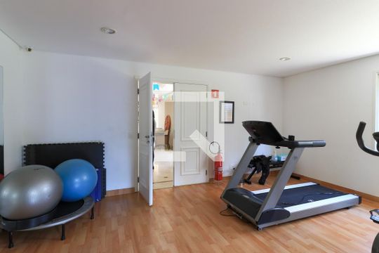 Apartamento mobiliado com 3 quartos, closet e varanda. Excelente oportunidade de compra! — Área comum - Academia