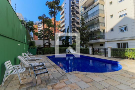 Apartamento mobiliado com 3 quartos, closet e varanda. Excelente oportunidade de compra! — Área comum - Piscina