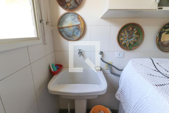 Apartamento mobiliado com 3 quartos, closet e varanda. Excelente oportunidade de compra! — Área de Serviço