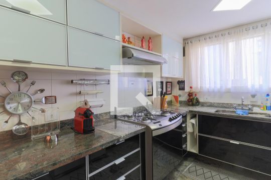 Apartamento mobiliado com 3 quartos, closet e varanda. Excelente oportunidade de compra! — Cozinha
