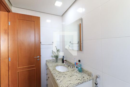 Apartamento mobiliado com 3 quartos, closet e varanda. Excelente oportunidade de compra! — Banheiro da Suíte 2