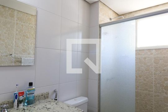 Apartamento mobiliado com 3 quartos, closet e varanda. Excelente oportunidade de compra! — Banheiro da Suíte 2