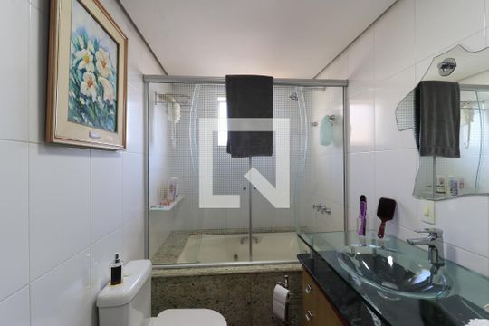 Apartamento mobiliado com 3 quartos, closet e varanda. Excelente oportunidade de compra! — Banheiro da Suíte 1