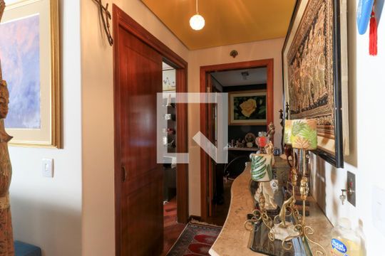 Apartamento mobiliado com 3 quartos, closet e varanda. Excelente oportunidade de compra! — Corredor