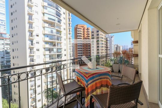 Apartamento mobiliado com 3 quartos, closet e varanda. Excelente oportunidade de compra! — Varanda da Sala