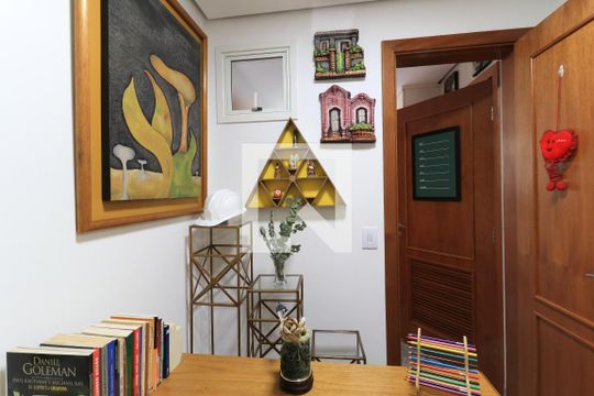 Apartamento mobiliado com 3 quartos, closet e varanda. Excelente oportunidade de compra! — Quarto de Serviço