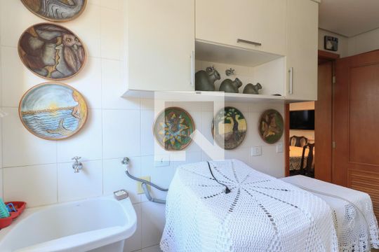 Apartamento mobiliado com 3 quartos, closet e varanda. Excelente oportunidade de compra! — Área de Serviço