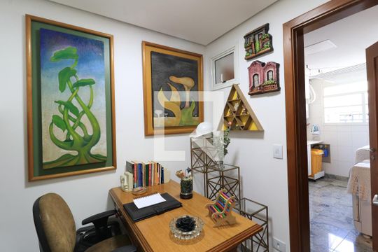Apartamento mobiliado com 3 quartos, closet e varanda. Excelente oportunidade de compra! — Quarto de Serviço