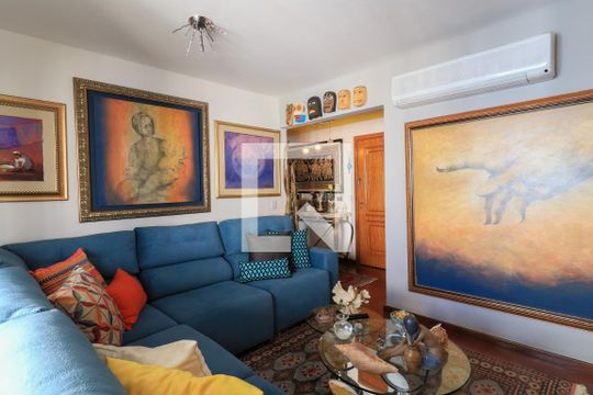 Apartamento mobiliado com 3 quartos, closet e varanda. Excelente oportunidade de compra! — Sala