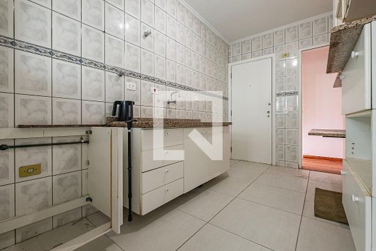 Apartamento à venda, com 329 m², 3 quartos e 4 vagas — Cozinha