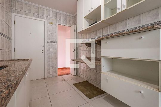 Apartamento à venda, com 329 m², 3 quartos e 4 vagas — Cozinha