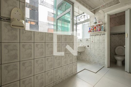 Apartamento à venda, com 329 m², 3 quartos e 4 vagas — Área de Serviço