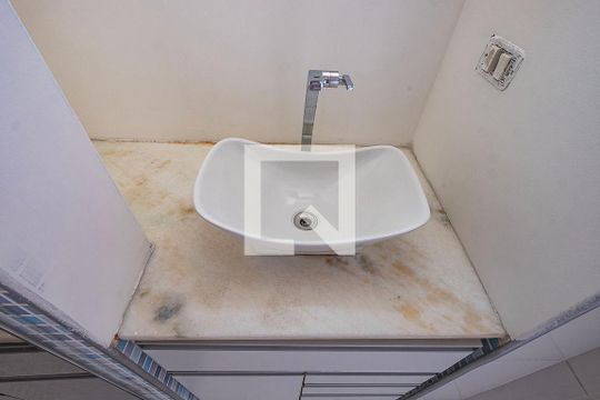 Apartamento à venda, com 329 m², 3 quartos e 4 vagas — Suíte 1 - Banheiro