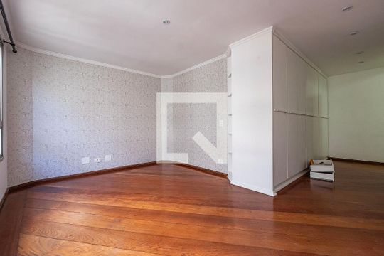 Apartamento à venda, com 329 m², 3 quartos e 4 vagas — Suíte 1