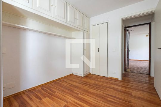 Apartamento à venda, com 329 m², 3 quartos e 4 vagas — Suíte 2 - Banheiro