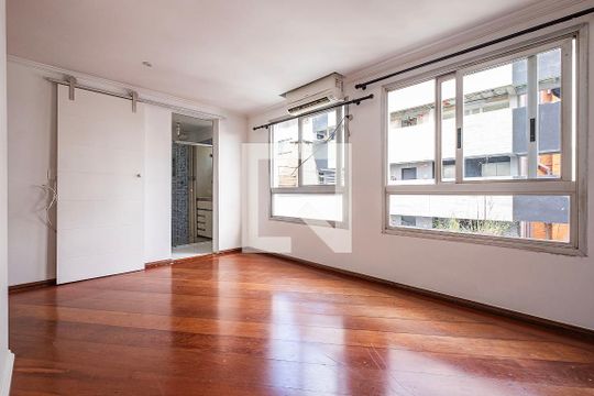 Apartamento à venda, com 329 m², 3 quartos e 4 vagas — Suíte 1