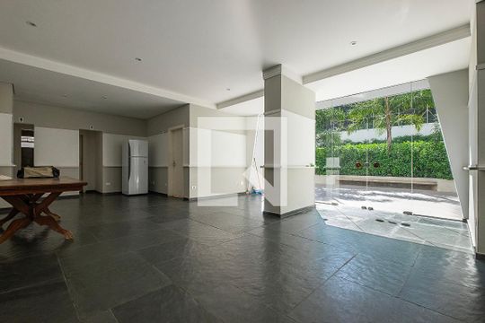 Apartamento à venda, com 329 m², 3 quartos e 4 vagas — Salão de Festas