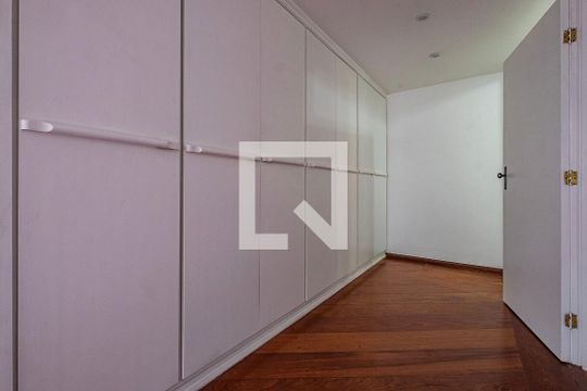 Apartamento à venda, com 329 m², 3 quartos e 4 vagas — Suíte 1