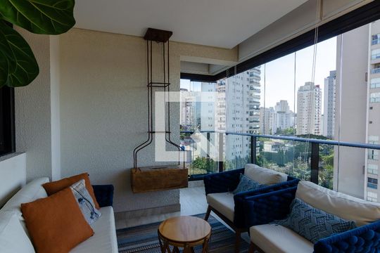 Apartamento com 2 quartos e varanda em Campo Belo para comprar. — Varanda