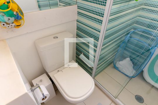 Apartamento com 2 quartos e varanda em Campo Belo para comprar. — Banheiro da Suíte 2