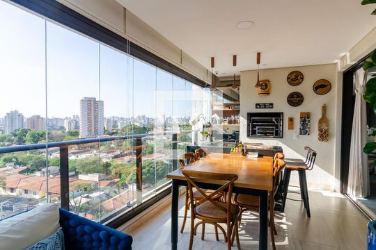 Apartamento com 2 quartos e varanda em Campo Belo para comprar. — Varanda