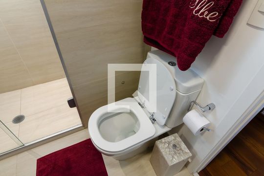 Apartamento com 2 quartos e varanda em Campo Belo para comprar. — Banheiro da Suíte 1