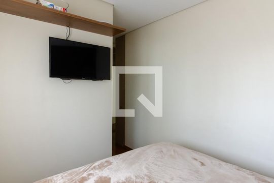 Apartamento com 2 quartos e varanda em Campo Belo para comprar. — Quarto Suíte 1