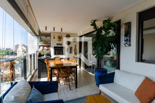 Apartamento com 2 quartos e varanda em Campo Belo para comprar. — Varanda