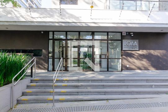 Apartamento com 2 quartos e varanda em Campo Belo para comprar. — Fachada