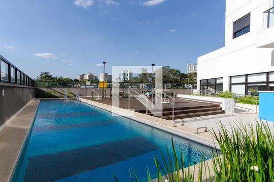 Apartamento com 2 quartos e varanda em Campo Belo para comprar. — Área comum - Piscina