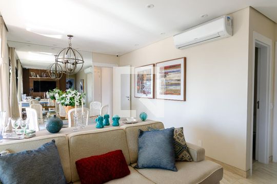 Apartamento com 2 quartos e varanda em Campo Belo para comprar. — Sala
