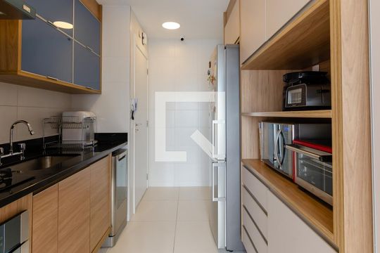 Apartamento com 2 quartos e varanda em Campo Belo para comprar. — Cozinha