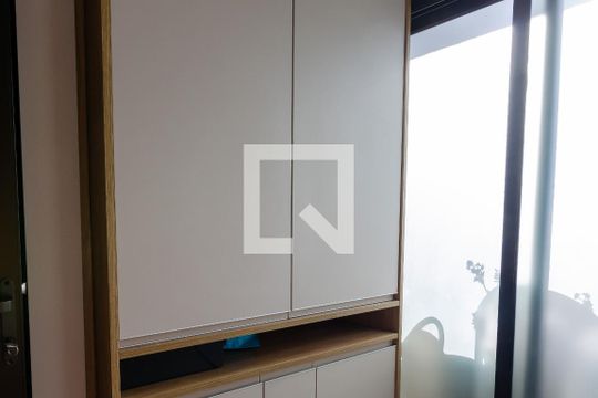Apartamento com 2 quartos e varanda em Campo Belo para comprar. — Área de Serviço