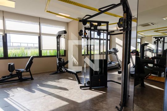 Apartamento com 2 quartos e varanda em Campo Belo para comprar. — Área comum - Academia