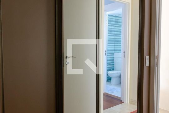 Apartamento com 2 quartos e varanda em Campo Belo para comprar. — Quarto Suíte 1